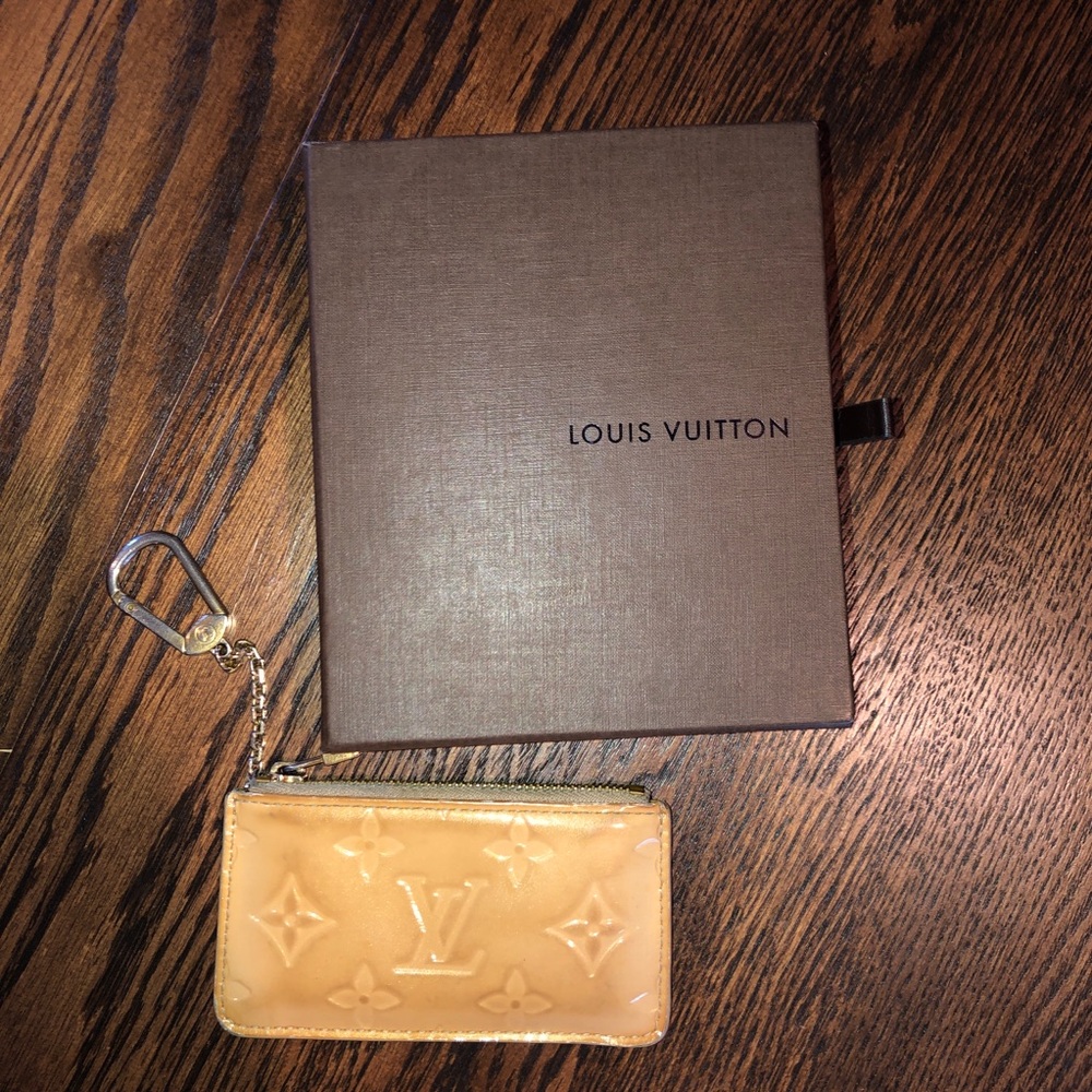 LOUIS VUITTON Vernis Key Pouch Beige Pochette